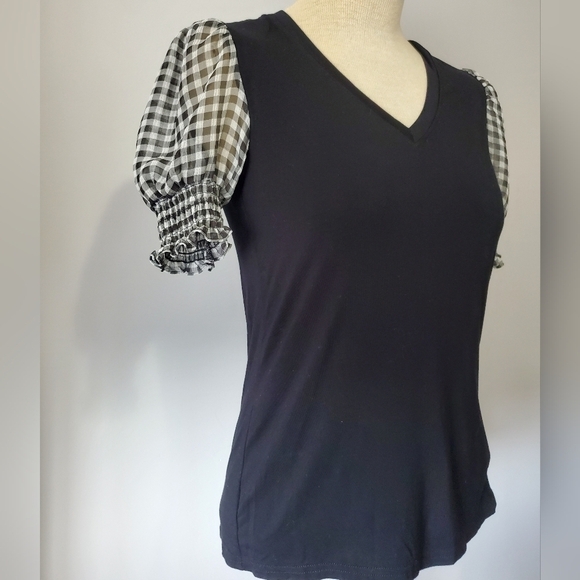 LAUNDRY BY SHELLI SEGAL black with checkered short sleeves top. Size xs - Picture 2 of 6